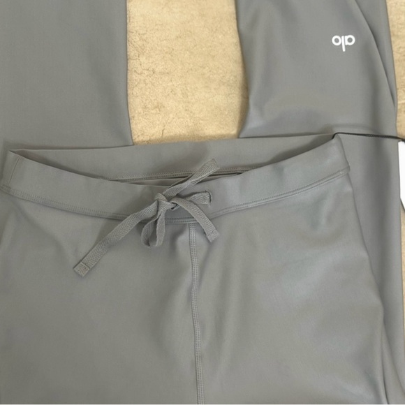 ALO YOGA AIRLIFT HIGH-WAIST LIGHT SPEED LEGGING - Picture 11 of 15